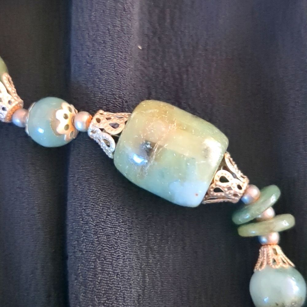 Vintage Chunky Jade Bead Necklace 17 inches long - Picture 3 of 10